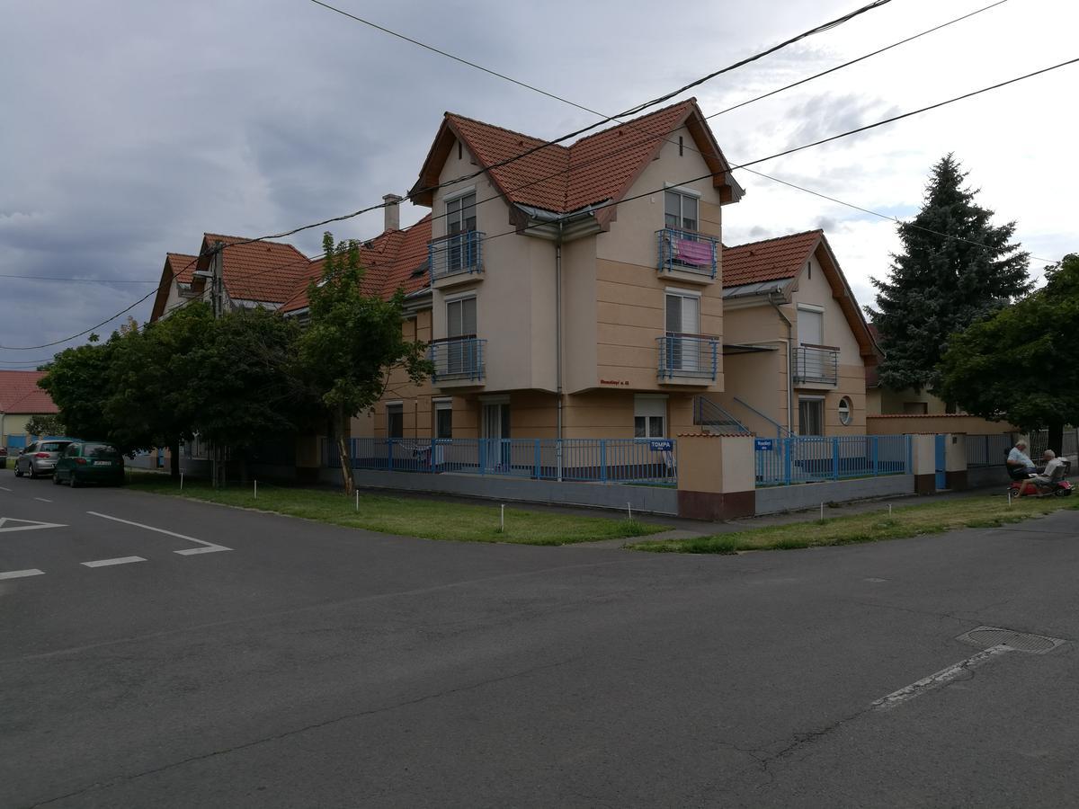 Kiskucko Apartman Hajdúszoboszló Екстериор снимка